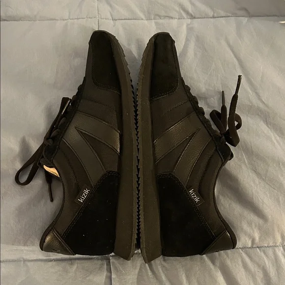 Kizik Women's Black Sneakers - Picture 5 of 5